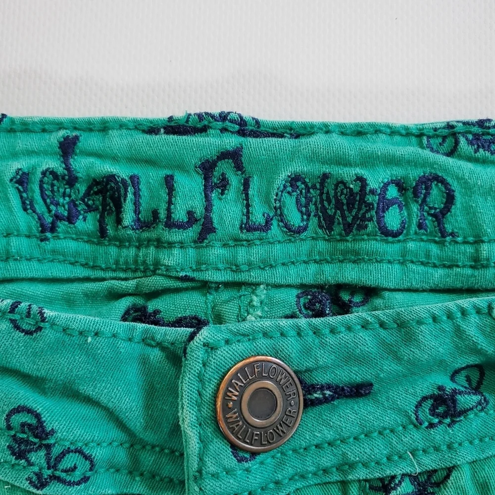 2332 * Wallflower Embroidered Bicycle Print Shorts Green Navy Blue Size 7